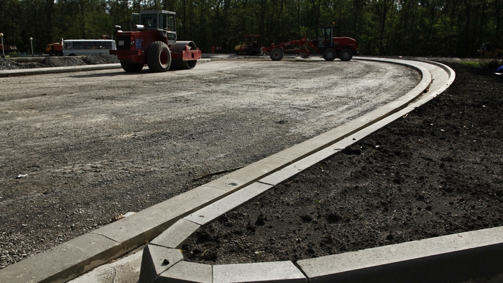 В Сочи сошедший на дорогу оползень перекрыл проезд к селу Красная Воля