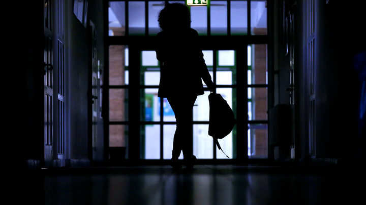 Угрожали сбросить с крыши. Многодетная семья сбежала из Тихорецка из-за травли дочери