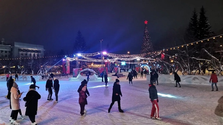 Главная городская ёлка Новосибирска оказалась самой плохой в стране