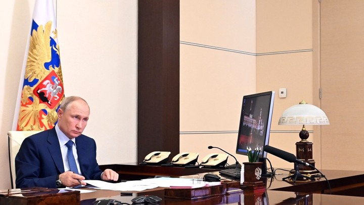 Политолог Мирзаян: Давайте скажем честно: Путин давно живёт в режиме самоизоляции