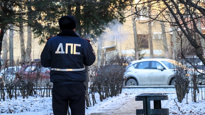 Из-за скользкой дороги 12 машин столкнулись на Новогиреевской эстакаде в Москве