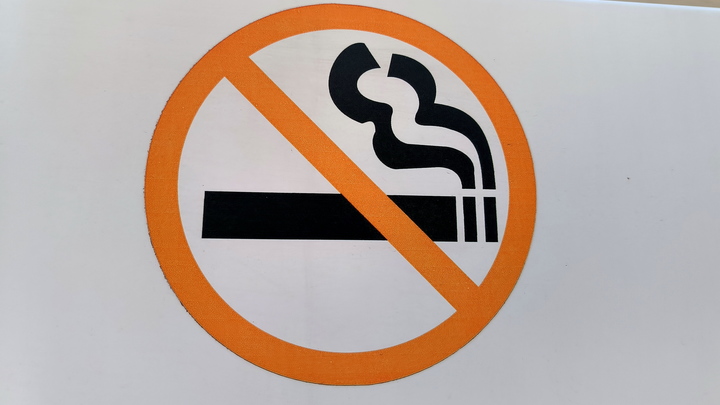 России предлагают ввести временные ограничения на продажу табака