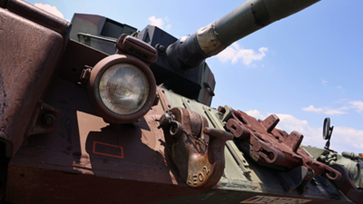 Танки Leopard жечь научились. ВСУ бежали с поля боя. Новой угрозой стала измена