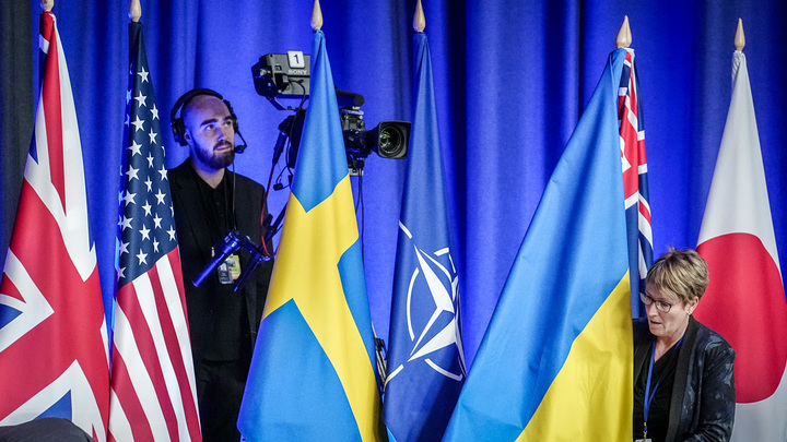 Послушная пешка: Зеленского заставили прервать переговоры с Россией