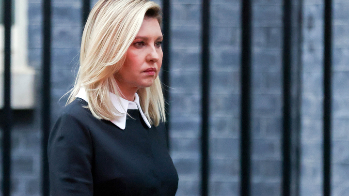 Жена Зеленского чуть не рассмеялась на вопрос о потерях в украинских семьях