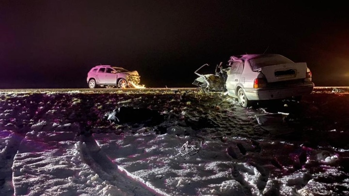 В Новокубанском районе в ДТП при гололёде один человек погиб и ещё один пострадал