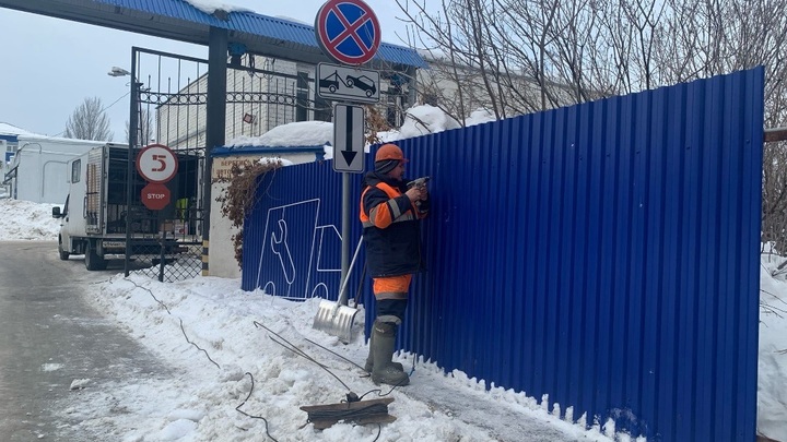 Слепили из того что было: самарские коммунальщики украшают улицу Подшипниковую