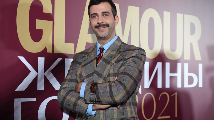 SHOT: Самолёт с Ургантом и Гудковым на борту аварийно сел в Мюнхене