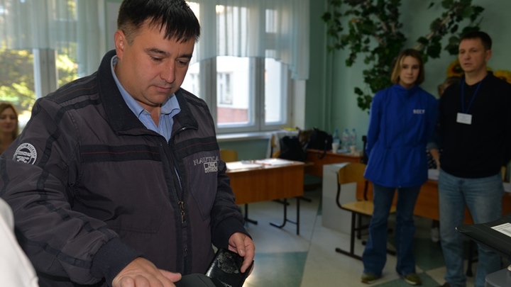 На выборах губернатора Новосибирской области проголосовал претендент на пост Роман Яковлев