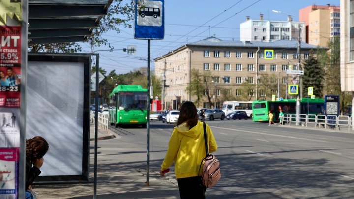 Столб защиты: в Челябинске нашли самую уродливую остановку