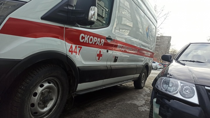 В Челябинске при перевозке пациента машина скорой помощи попала в тройное ДТП