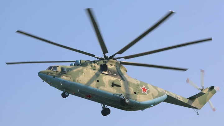 Ми-26 погранслужбы ФСБ России снес осветительную мачту в аэропорту Якутска и сломал хвост