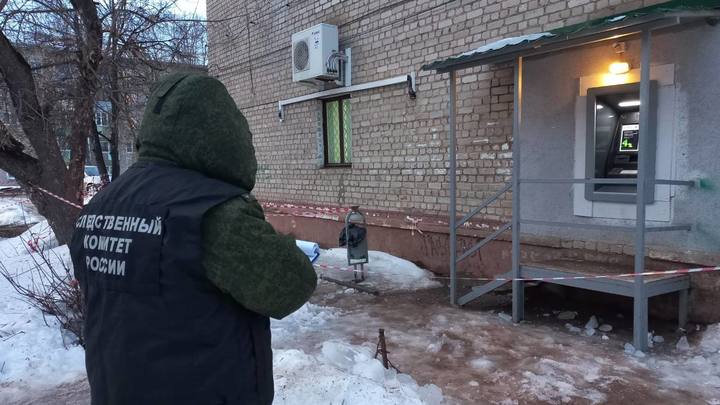 В Ивановской области наледь с крыши упала на коляску с десятимесячной девочкой