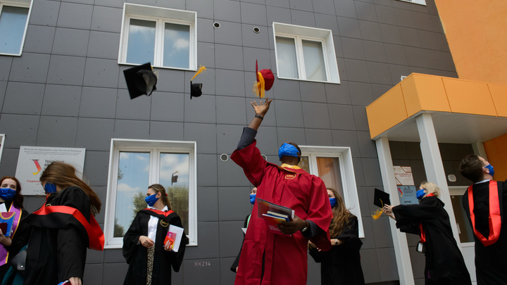 Стало известно, смогут ли учиться в УрГЭУ студенты, которые не прошли вакцинацию