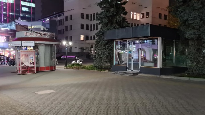 Челябинцы возмущены ларьком на пешеходной Кировке