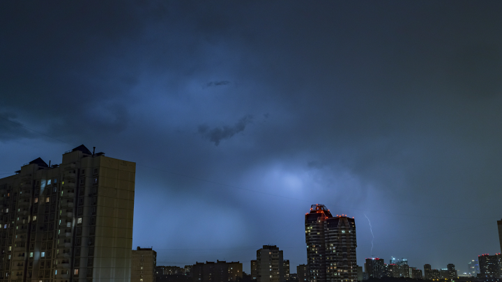 Зелёный шар в небе над Москвой: Что это было? Версии об НЛО и метеорите уже отмели Зелёный шар в небе над Москвой: Что это было? Версии об НЛО и метеорите уже отмели