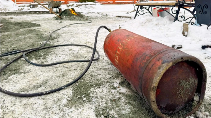 У детдома Батайска прогремел взрыв: На воздух взлетела палатка с шаурмой