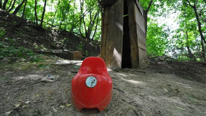 В Австралии туристка упала в выгребную яму из-за обрушения сиденья туалета