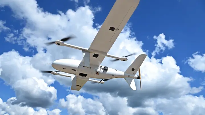 В Германии самолет совершил аварийную посадку на оживленной улице