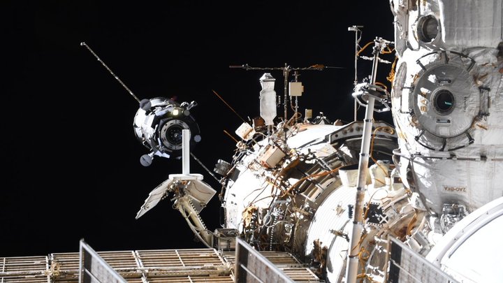 Пентагон сообщил о сходе с орбиты русского спутника: сгорел в атмосфере