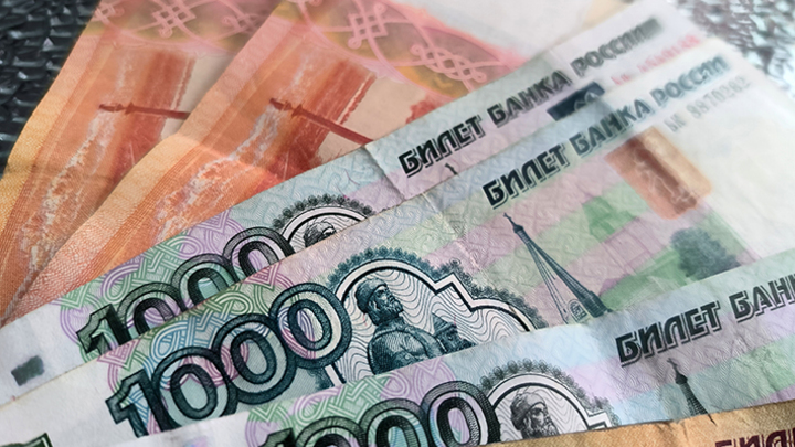 Поправки губернатора Травникова о повышении зарплат бюджетникам единогласно поддержаны Заксобранием