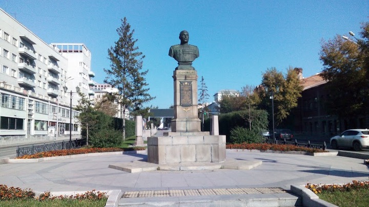 В Новосибирске трёх сотрудников колледжа наградили медалью Покрышкина