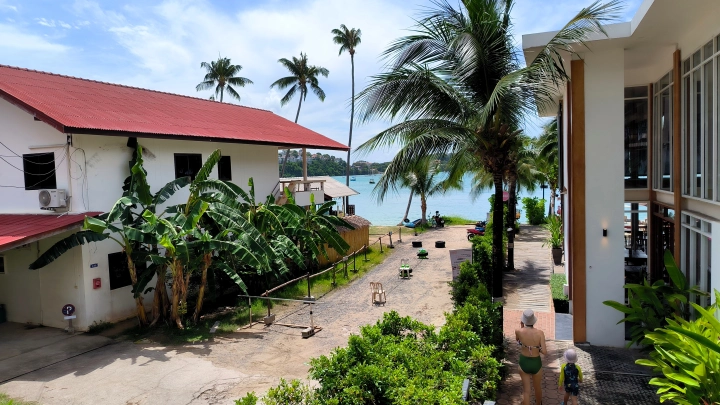 Потеря голоса и сильный озноб: Русские туристы массово заболевают на курортах Таиланда