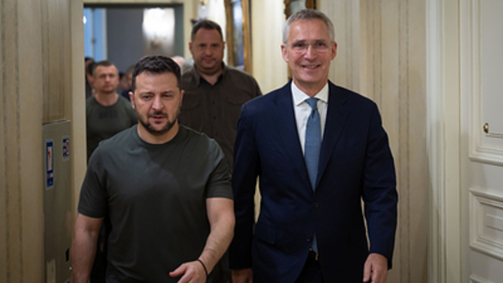 США выстрелили в колено Украине. Зеленский отступил