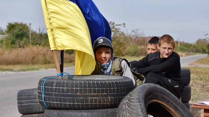 На Украине дети невоюющих отцов подвергаются травле