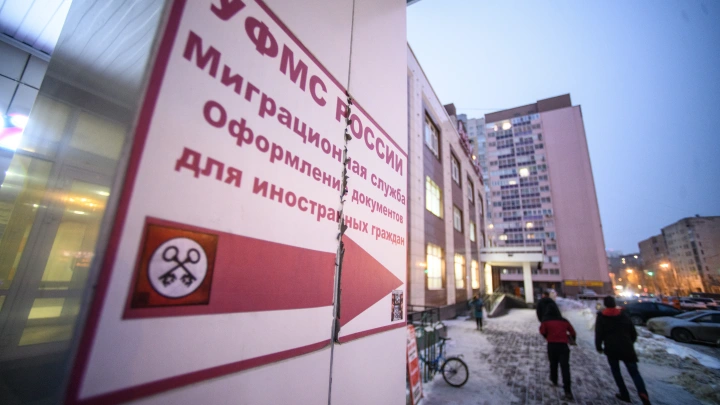 Путин подписал указ об украинцах в России: Выехать или легализоваться