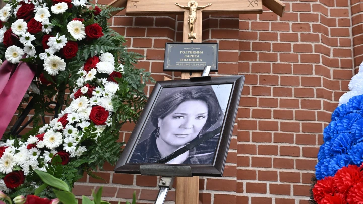 Получила знак: Что произошло на церемонии прощания с Ларисой Голубкиной между двумя Мариями