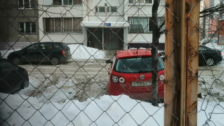 Не прыгать из окон в сугробы и не садиться за руль просят жителей Камчатки