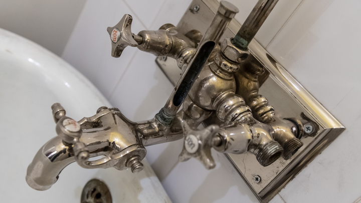 В Краснодаре из-за повреждения насоса без воды остались 4 многоэтажки