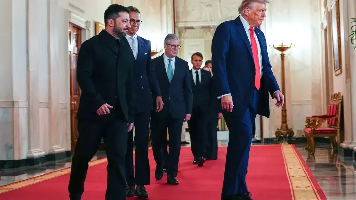 Без Крыма и Донбасса. Трамп унизил Зеленского: перед носом главаря киевского режима развернули новую карту Украины: курьёзная история