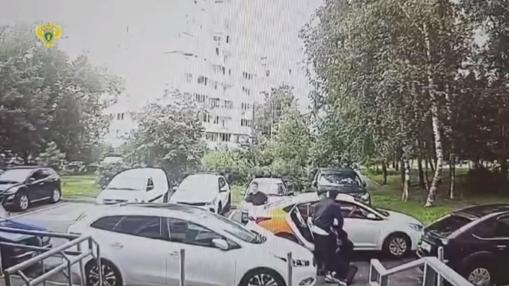 В Москве трое молодых людей похитили мужчину и требовали выкуп