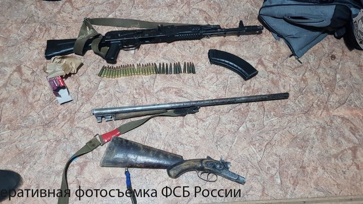 Сотрудники ФСБ в Забайкалье обнаружили тайник с оружием и боеприпасами