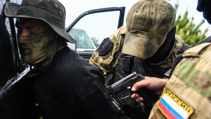 ФСБ опубликовала кадры задержания и допроса ещё четверых участников банды Басаева и Хаттаба