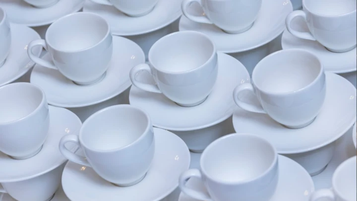 Фуршет за бюджет: Власти Томской области потратили на спиртное и закуски 1,5 млн рублей