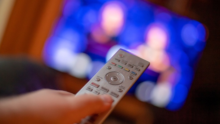 Что за знак показала девочка в эфире Первого: Телеведущий Гордон рассказал о ситуации