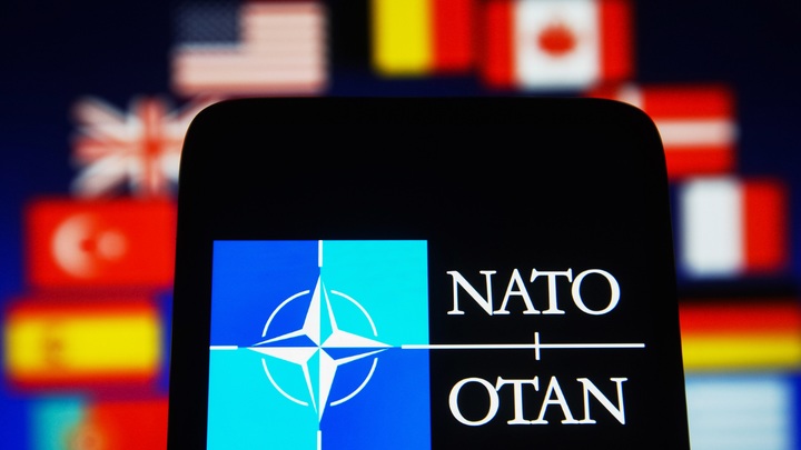 The Economist внезапно прозрел: США и НАТО - основные виновники эскалации на Украине