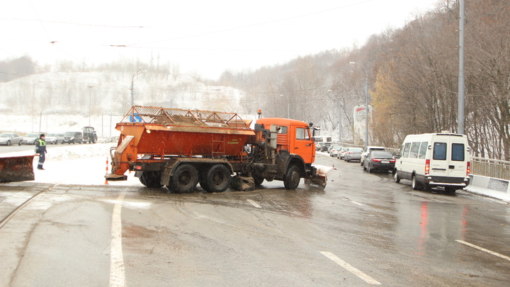 В Нижнем Новгороде укладка асфальта в снег обернулась для дорожников неустойкой в 2,2 млн рублей