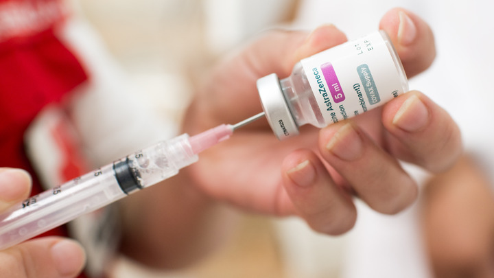 Регулятор ЕС подтвердил связь вакцины AstraZeneca и образования тромбозов