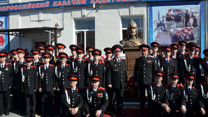 В Новороссийском казачьем кадетском корпусе установили бюст Александра Невского
