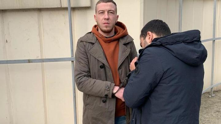 Вынес более миллиона рублей и укатил в Сочи: мужчину, ограбившего банк в Санкт-Петербурге, поймали