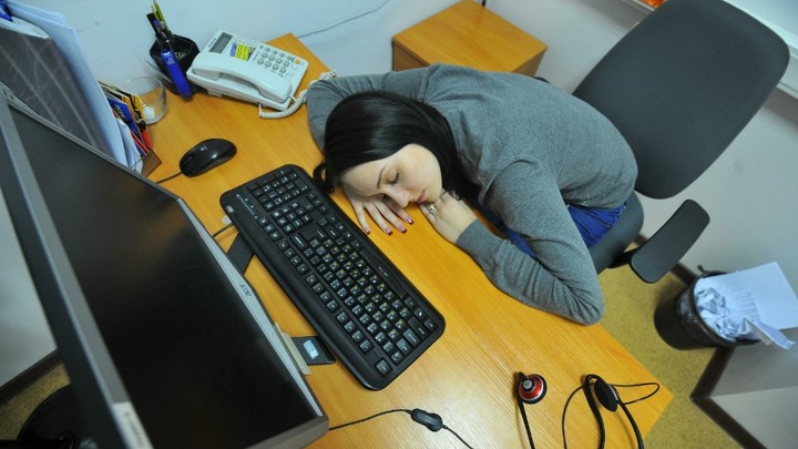 Стоимость сна: Работодатели переплатили невыспавшимся сотрудникам 3,5 трлн рублей