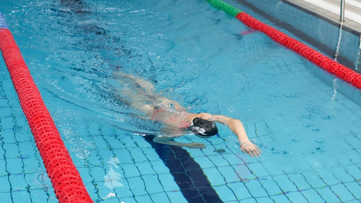 Сменившая спортивное гражданство пловчиха из России начала жаловаться. Денежек не хватает