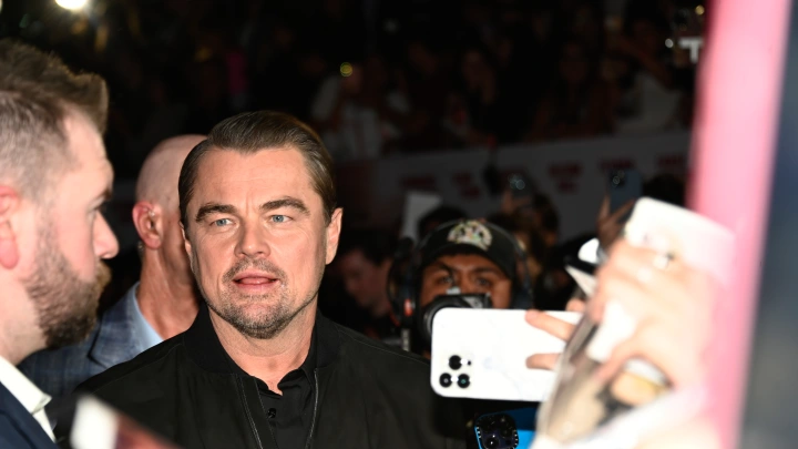 Наполовину русский Ди Каприо прорвался в Петербург, словно через линию фронта. Его обвинили в помощи ВСУ