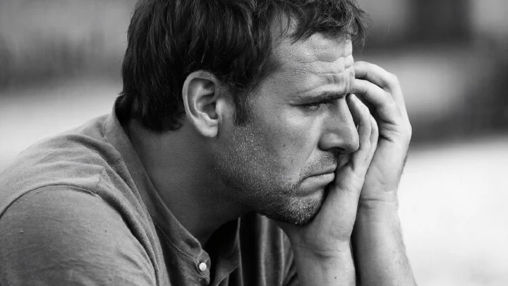 Ватные пальцы и странная боль: врач предупредила о ранних признаках инсульта