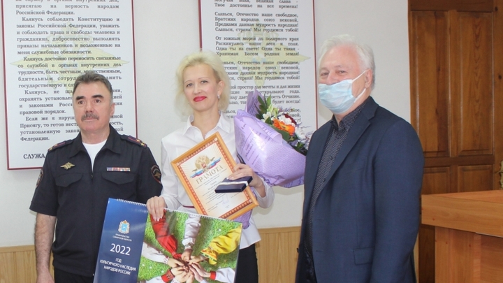 Не делайте этого! Сотрудница тольяттинского банка спасла пенсионера от мошенников