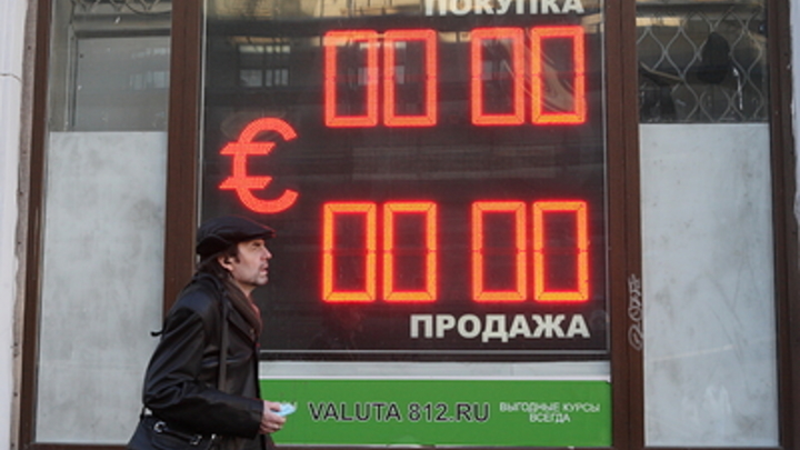 Немецкие экономист считает, что санкции против России приведут к закату американского доллара